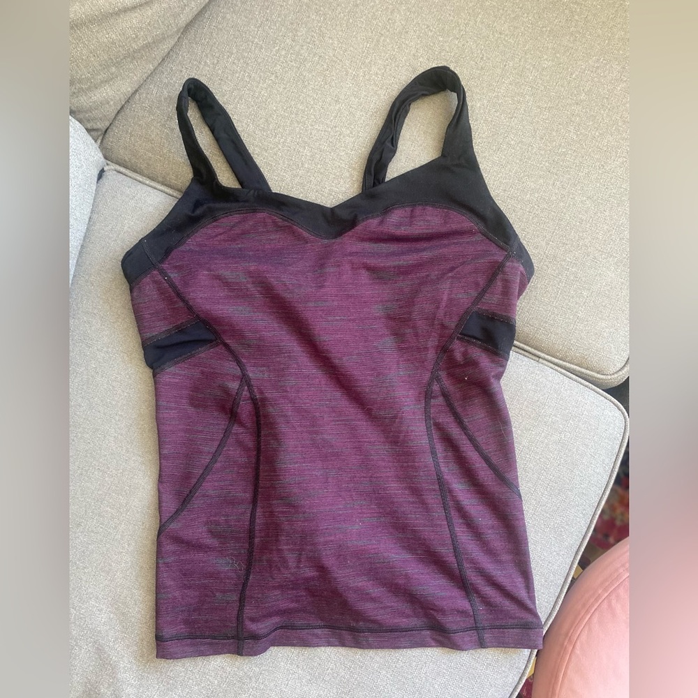 ZELLA TOP WITH BUILT IN BRA